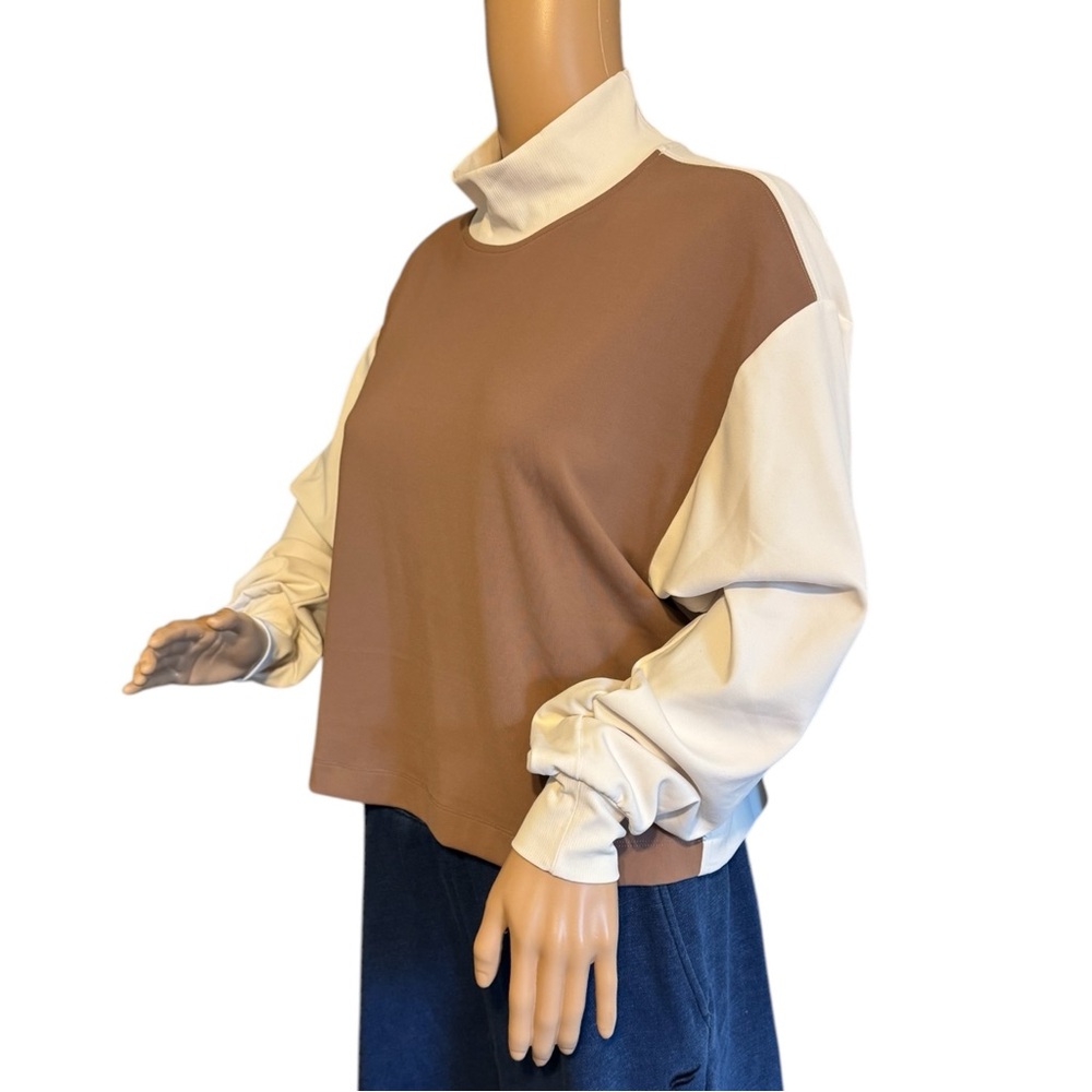 Athleta Boxy Crop Top Hight Neck Collar Brown and Cream Long Sleeve Shirt Sz S